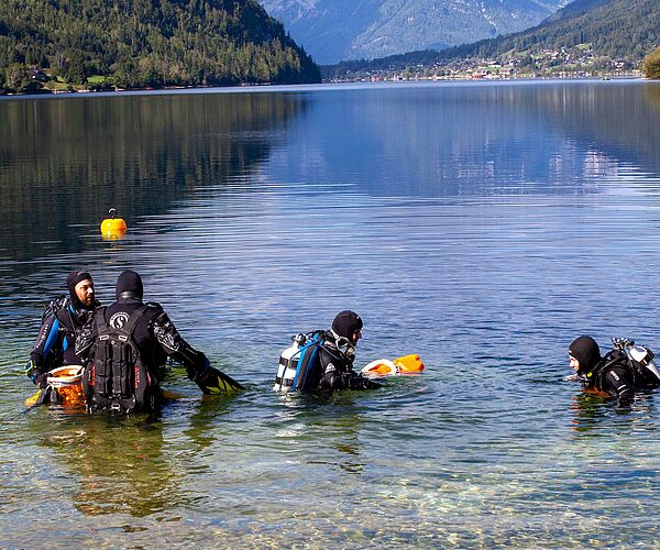 Auf Müll-Tauchgang: Seereinigung am Grundlsee Auf Müll-Tauchgang: Seereinigung am Grundlsee