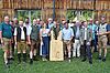 Gruppenfoto bei der Jubiläumsveranstaltung, u.a. mit ÖBf-Vorstandssprecher Georg Schöppl (4.v.r.), ÖBf-Praxistrainern und Lehrkräften der LFS Tamsweg (c) Land Salzburg/Franz Neumayr Gruppenfoto bei der Jubiläumsveranstaltung, u.a. mit ÖBf-Vorstandssprecher Georg Schöppl (4.v.r.), ÖBf-Praxistrainern und Lehrkräften der LFS Tamsweg (c) Land Salzburg/Franz Neumayr