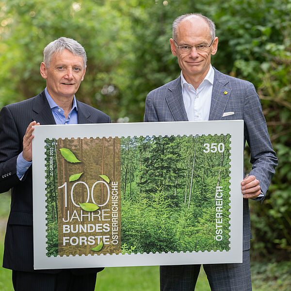 100 Jahre Bundesforste: Post gratuliert mit waldiger Duftbriefmarke 100 Jahre Bundesforste: Post gratuliert mit waldiger Duftbriefmarke